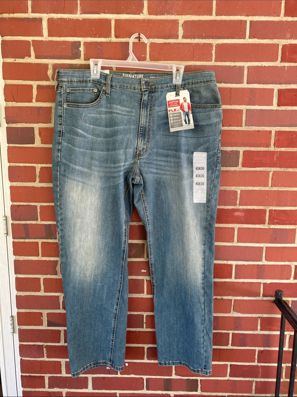 Signature Levi Strauss Flex Engineered Fabric Straight Fit Washed Blue Jeans